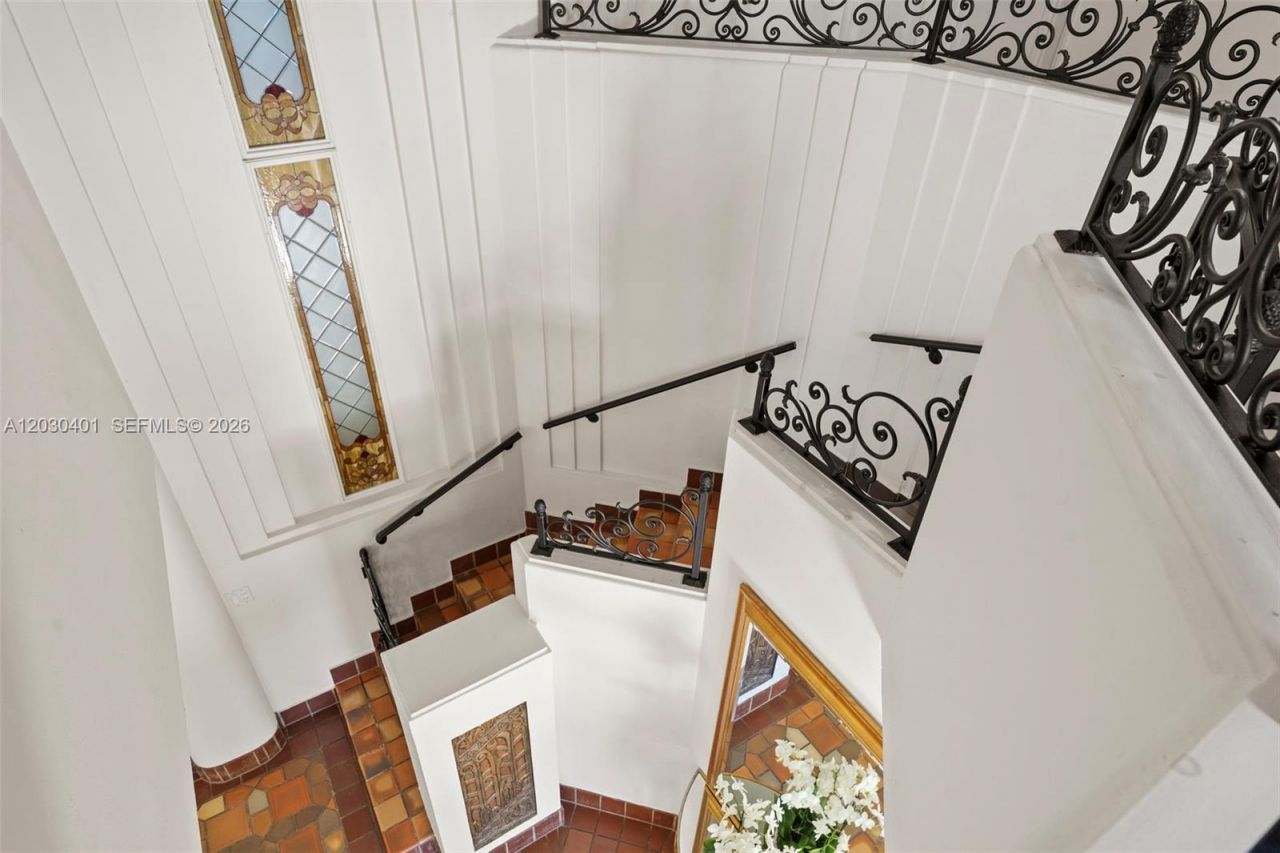 5860 Pine Tree Dr , Miami Beach, FL 33140 Photo