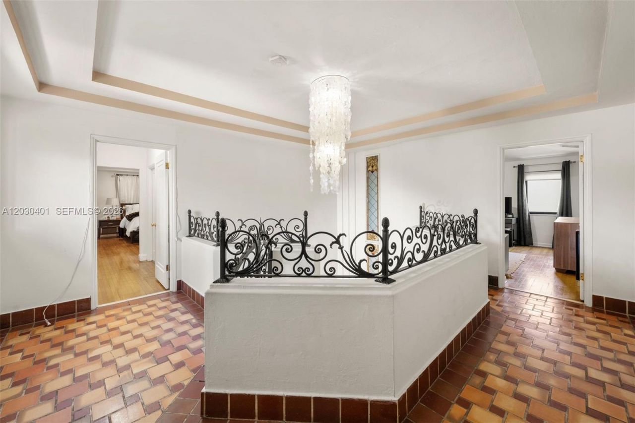 5860 Pine Tree Dr , Miami Beach, FL 33140 Photo