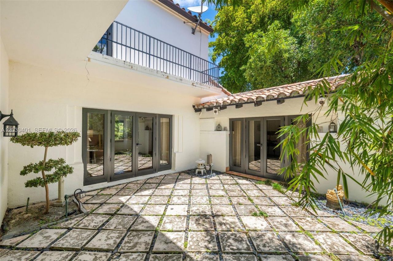 5860 Pine Tree Dr , Miami Beach, FL 33140 Photo