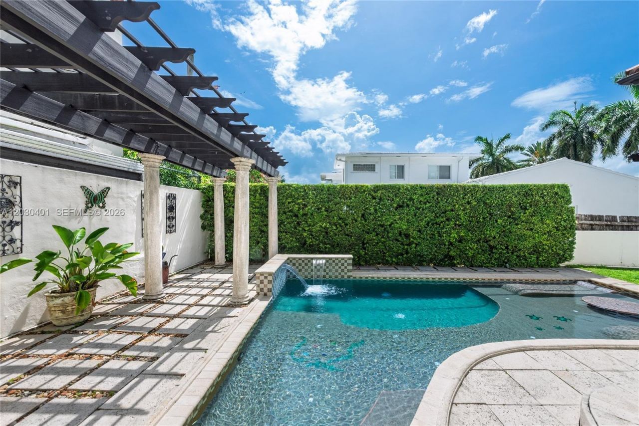 5860 Pine Tree Dr , Miami Beach, FL 33140 Photo