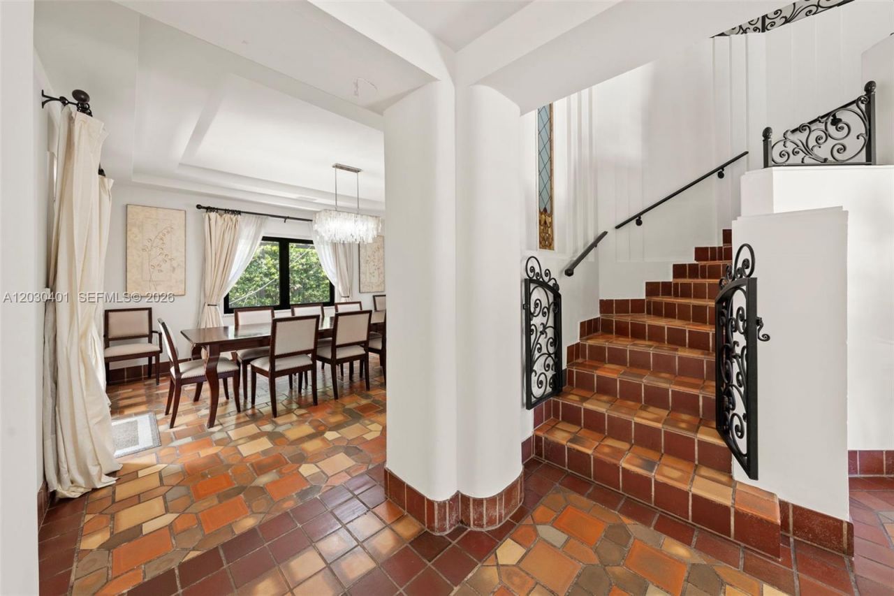 5860 Pine Tree Dr , Miami Beach, FL 33140 Photo