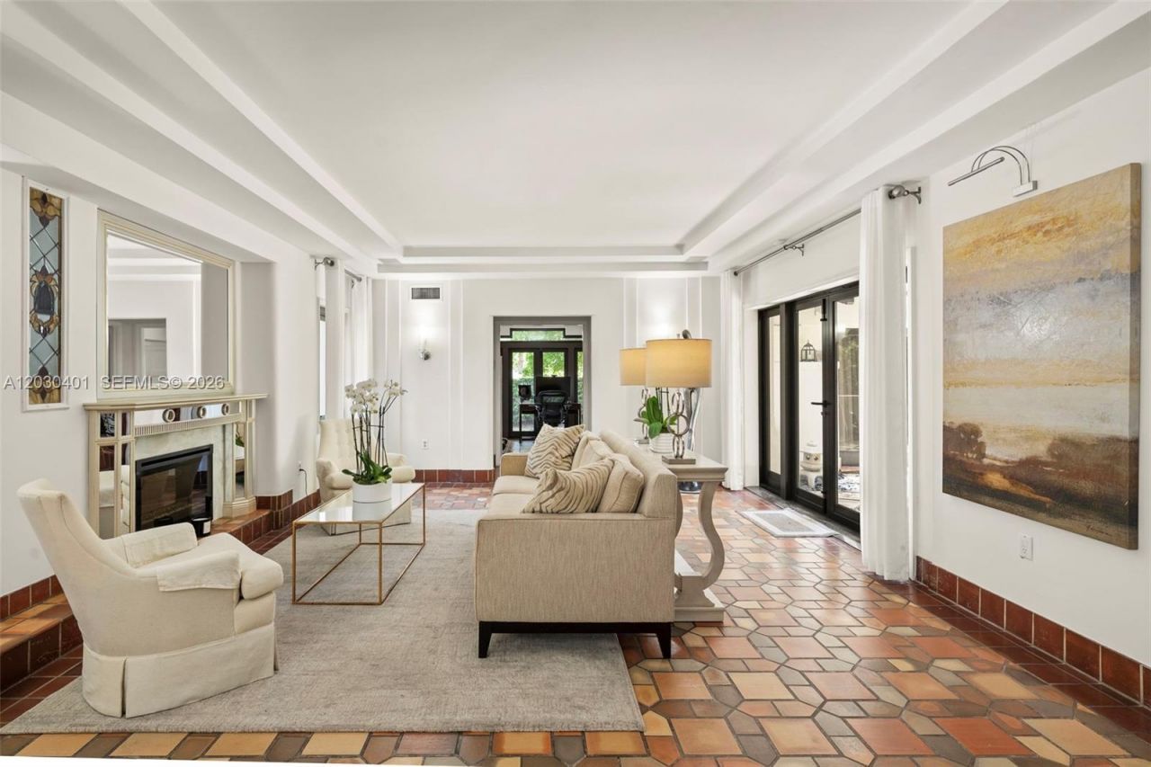 5860 Pine Tree Dr , Miami Beach, FL 33140 Photo