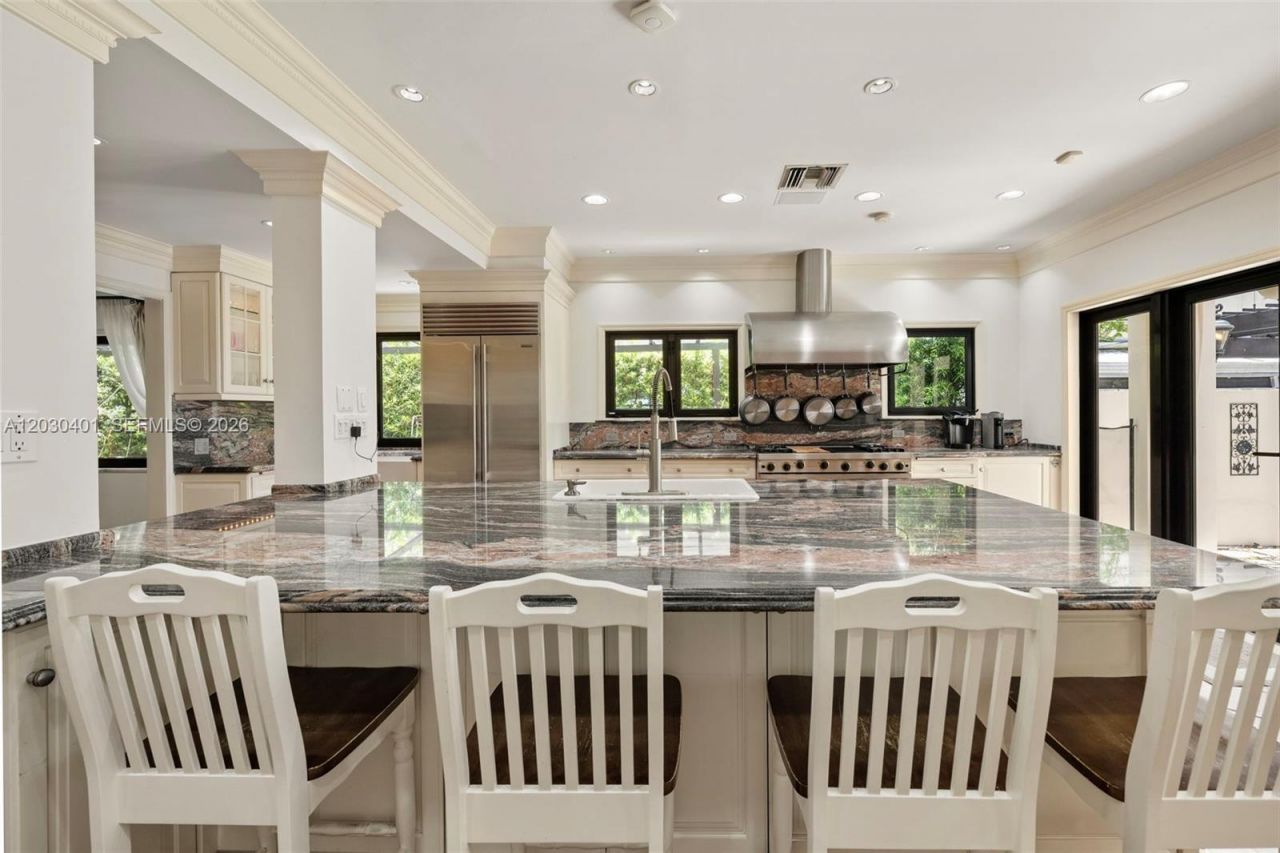 5860 Pine Tree Dr , Miami Beach, FL 33140 Photo