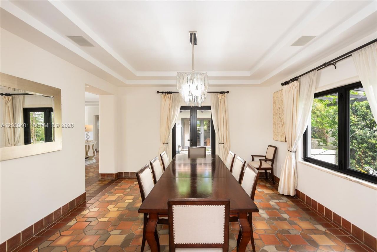 5860 Pine Tree Dr , Miami Beach, FL 33140 Photo