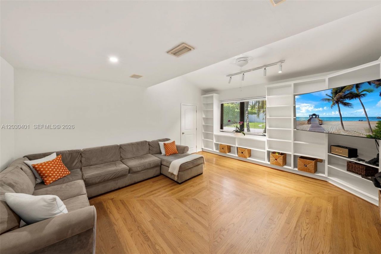 5860 Pine Tree Dr , Miami Beach, FL 33140 Photo