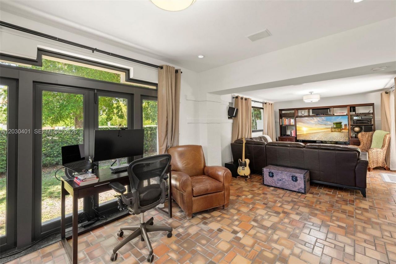 5860 Pine Tree Dr , Miami Beach, FL 33140 Photo