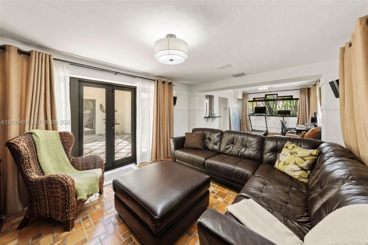5860 Pine Tree Dr , Miami Beach, FL 33140 Photo