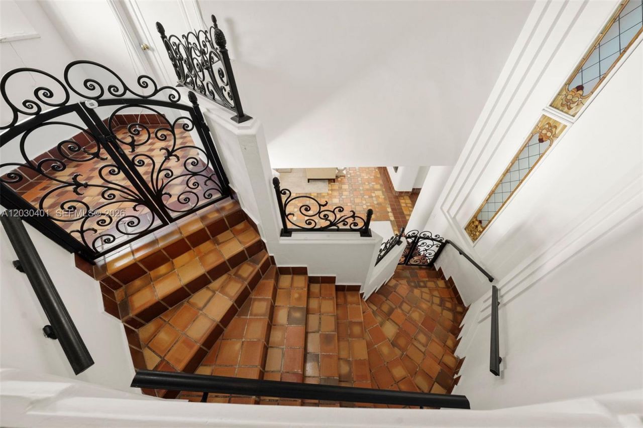 5860 Pine Tree Dr , Miami Beach, FL 33140 Photo