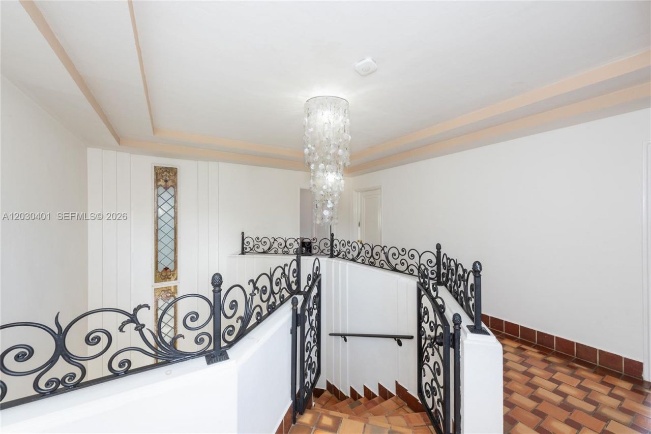 5860 Pine Tree Dr , Miami Beach, FL 33140 Photo