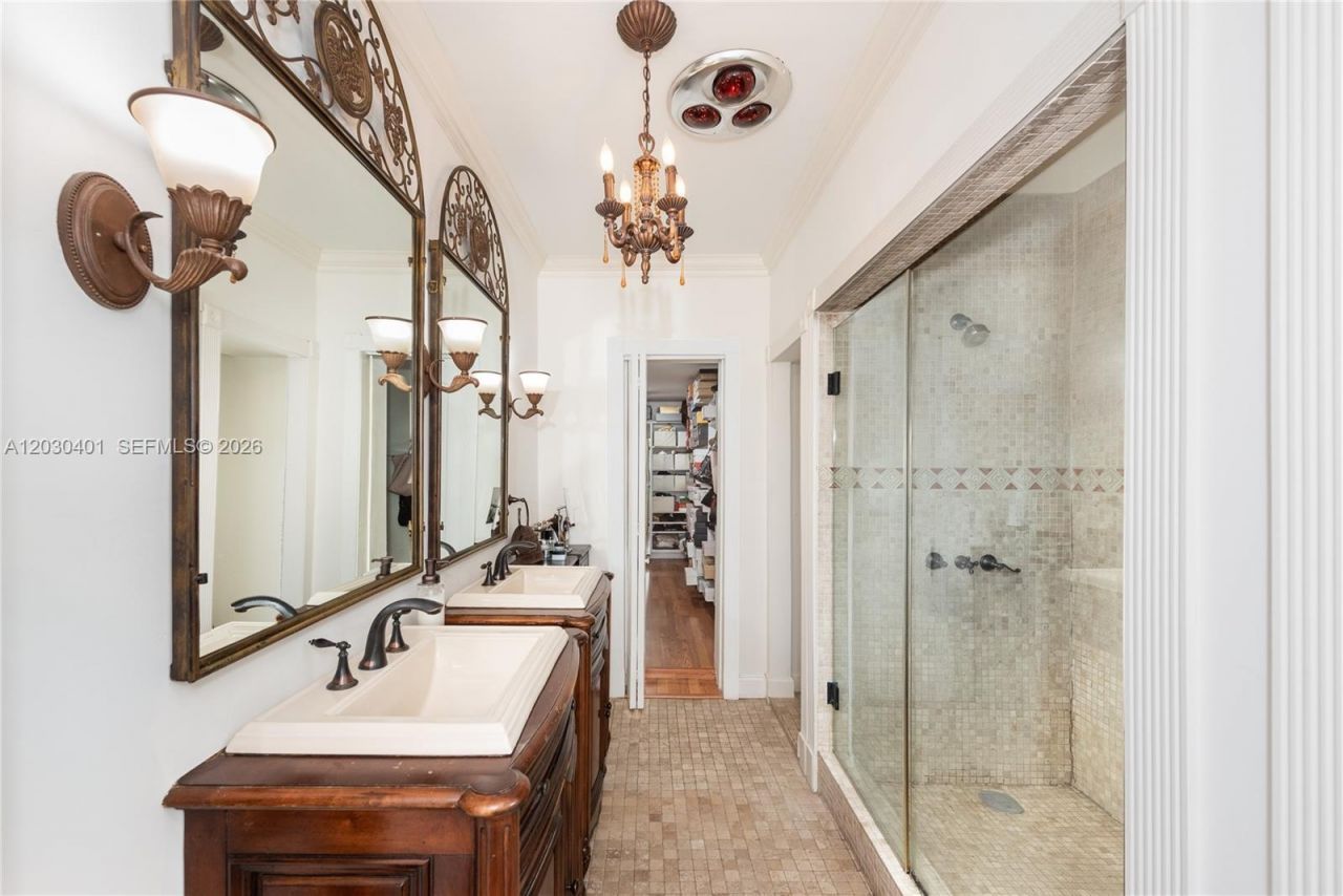 5860 Pine Tree Dr , Miami Beach, FL 33140 Photo