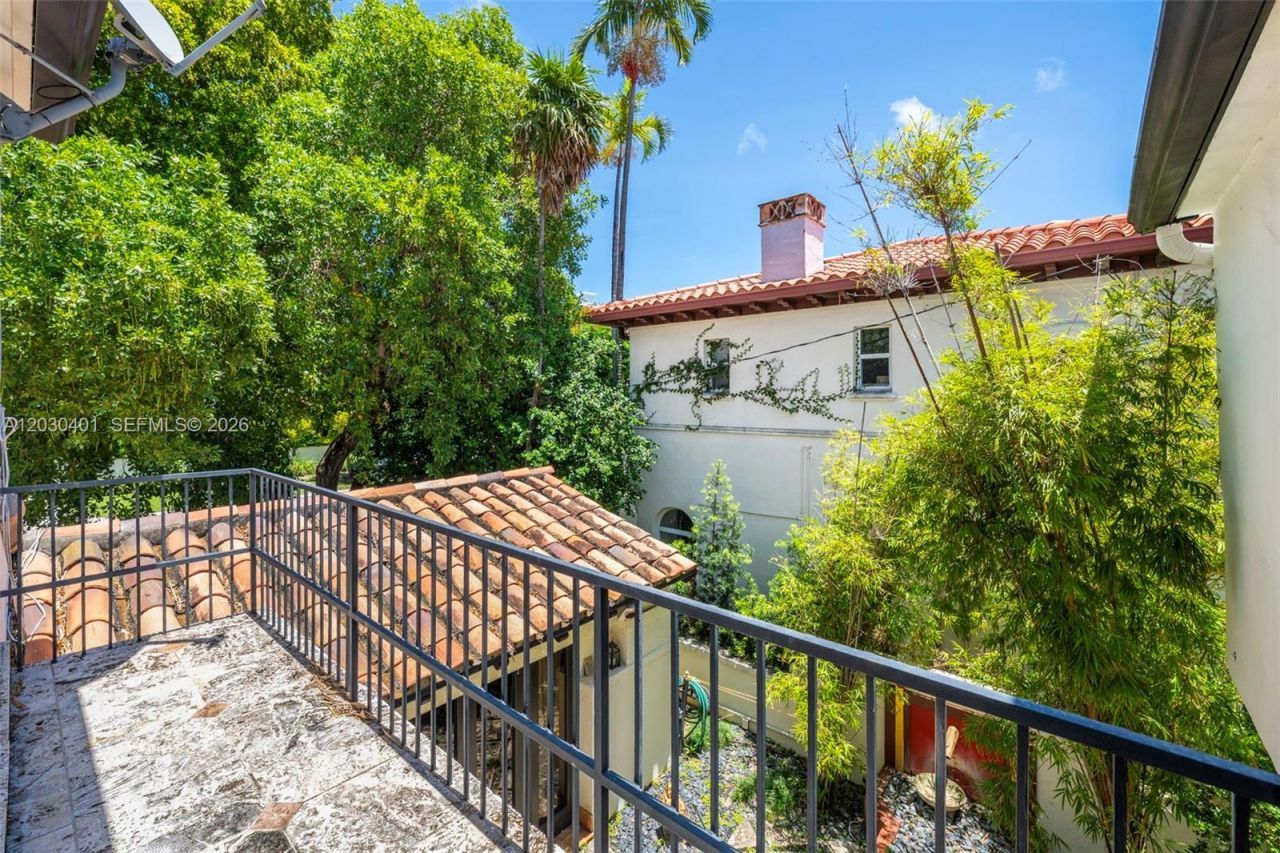 5860 Pine Tree Dr , Miami Beach, FL 33140 Photo