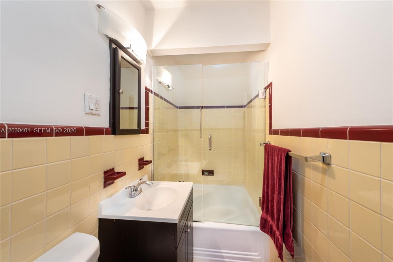 5860 Pine Tree Dr , Miami Beach, FL 33140 Photo