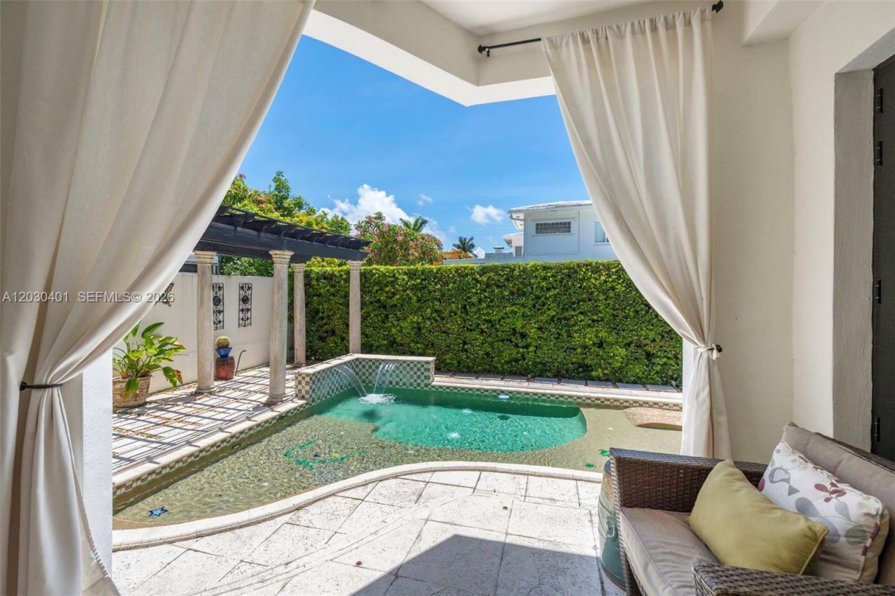 5860 Pine Tree Dr , Miami Beach, FL 33140 Photo