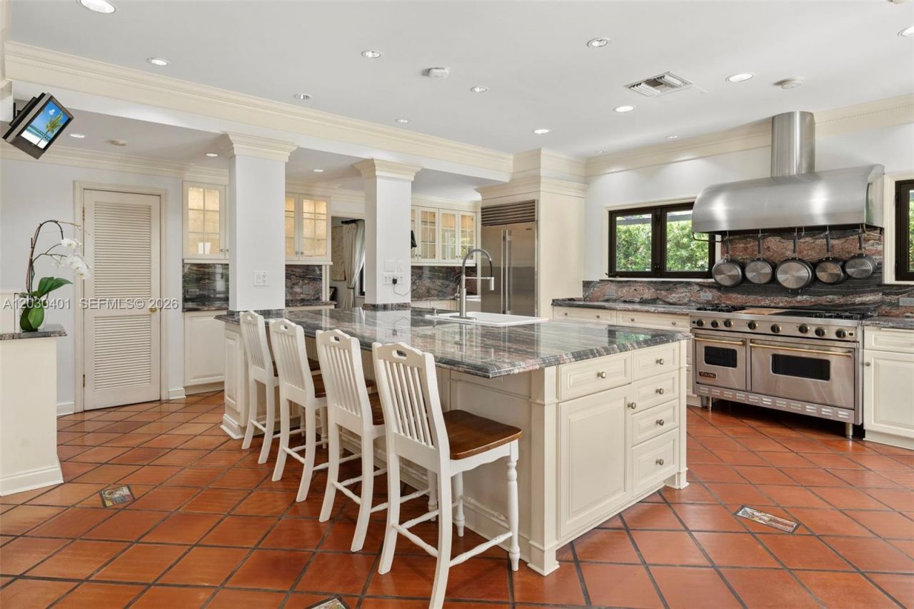 5860 Pine Tree Dr , Miami Beach, FL 33140 Photo
