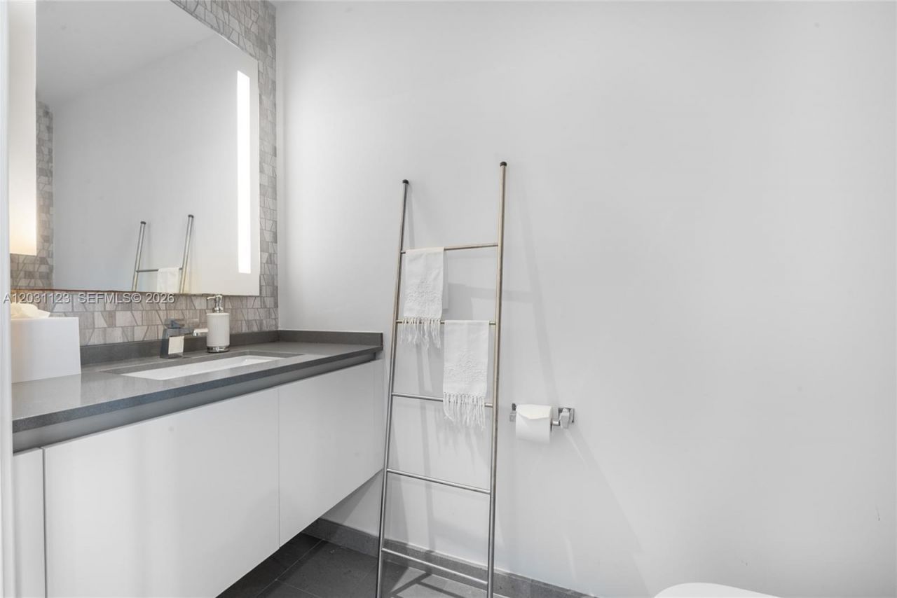 88 SW 7th St , Unit 3208, Miami, FL 33130 Photo