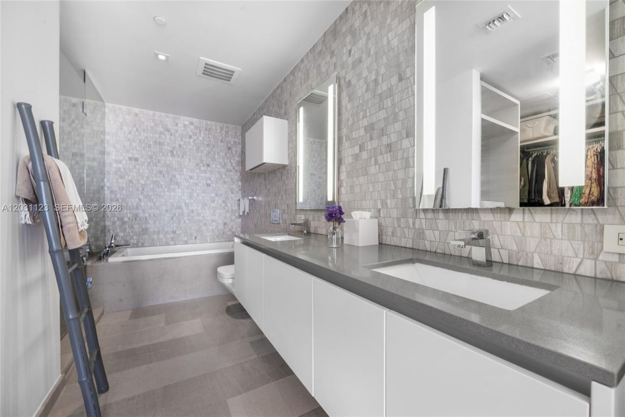 88 SW 7th St , Unit 3208, Miami, FL 33130 Photo