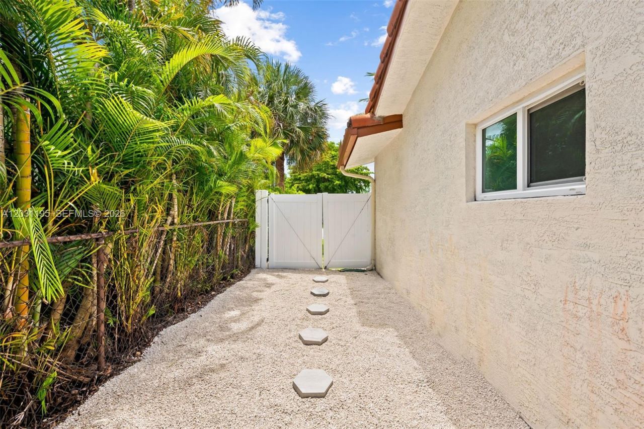 370 SE 12th Ave , Pompano Beach, FL 33060 Photo
