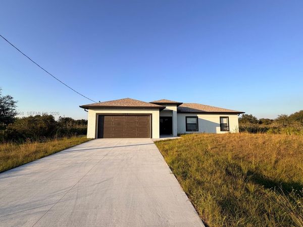 2706 72nd St W , Lehigh Acres, FL 33971