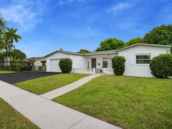 3940 NW 47th Ave , Lauderdale Lakes, FL 33319
