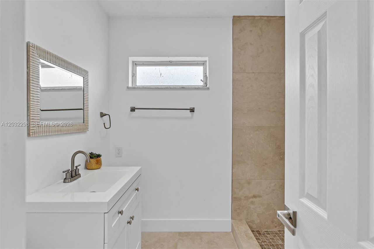 3940 NW 47th Ave , Lauderdale Lakes, FL 33319 Photo