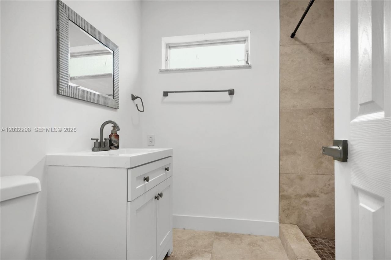 3940 NW 47th Ave , Lauderdale Lakes, FL 33319 Photo