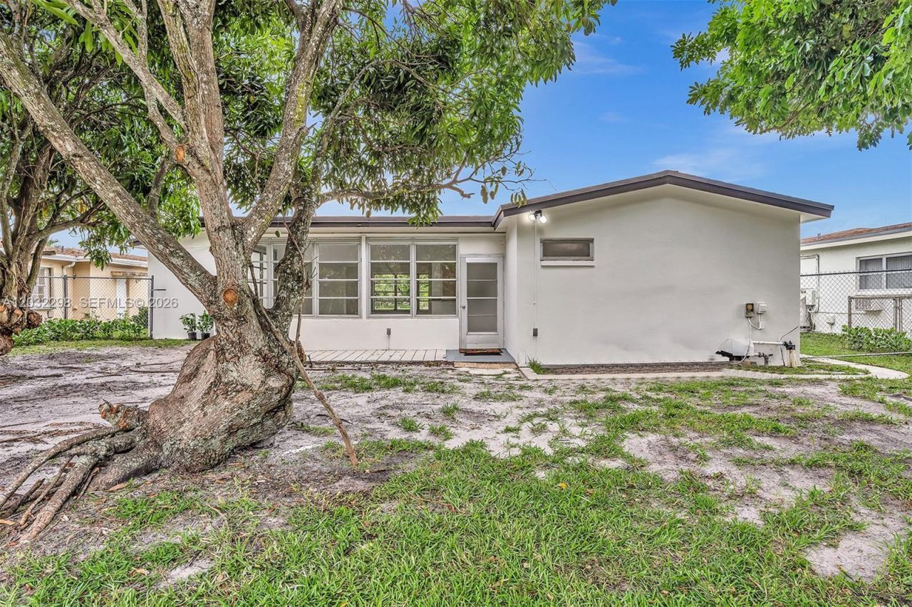 3940 NW 47th Ave , Lauderdale Lakes, FL 33319 Photo