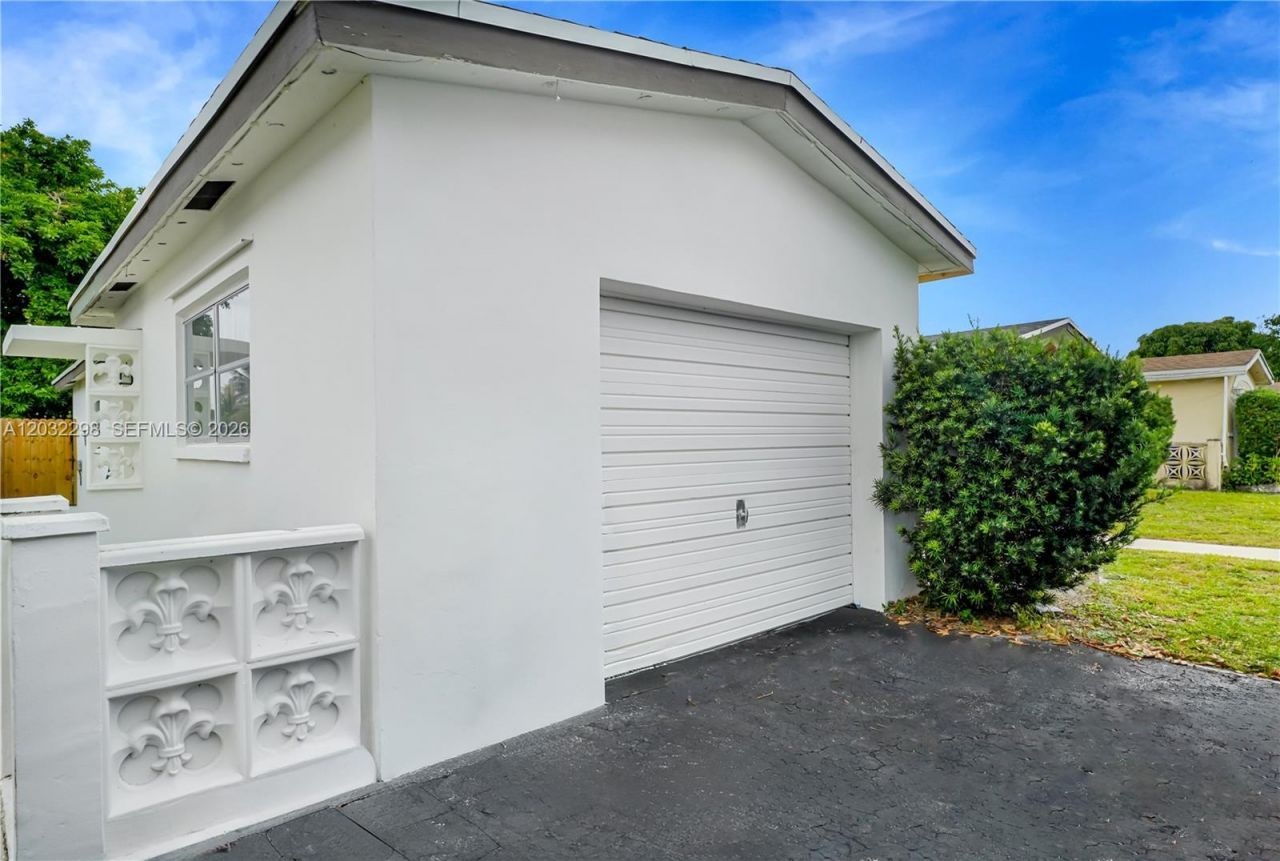 3940 NW 47th Ave , Lauderdale Lakes, FL 33319 Photo