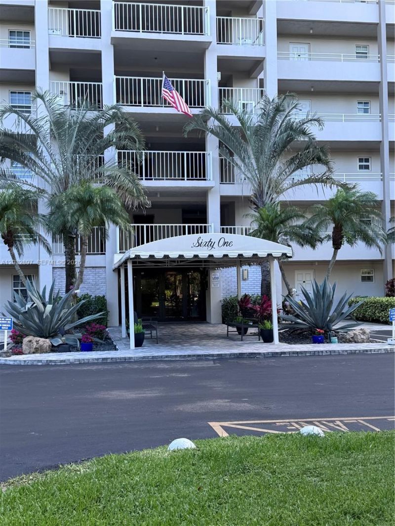 575 Oaks Ln, Unit 1008, Pompano Beach, FL 33069 Photo