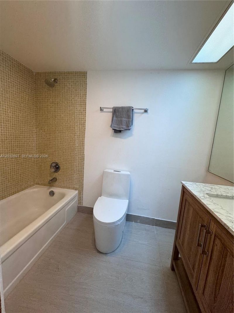 575 Oaks Ln, Unit 1008, Pompano Beach, FL 33069 Photo
