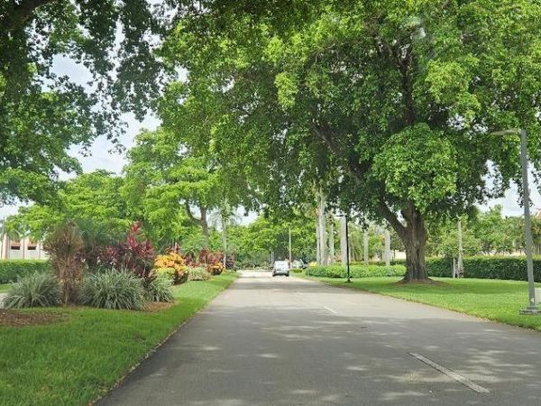 9823 S Hollybrook Lake Dr , Unit 310, Pembroke Pines, FL 33025