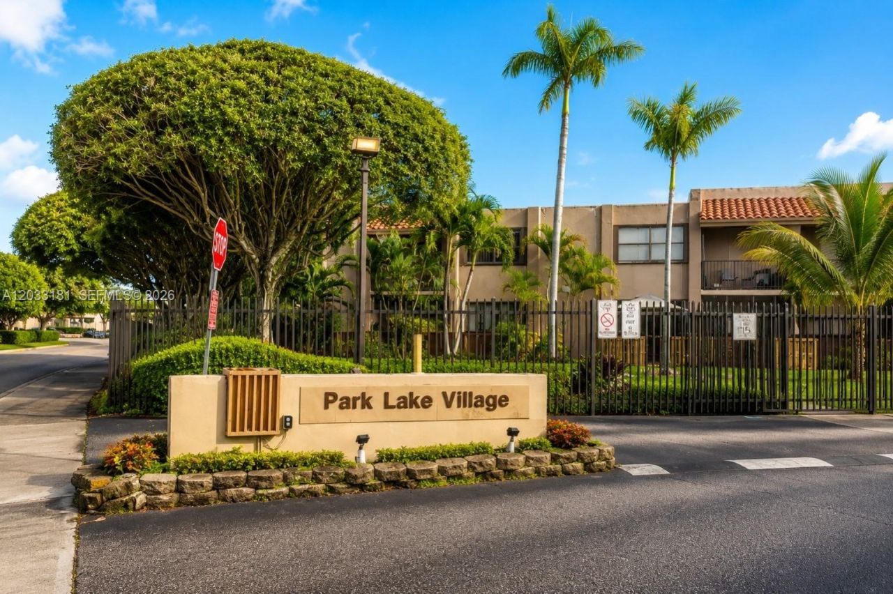 240 W Park Dr , Unit 205-4, Miami, FL 33172 Photo