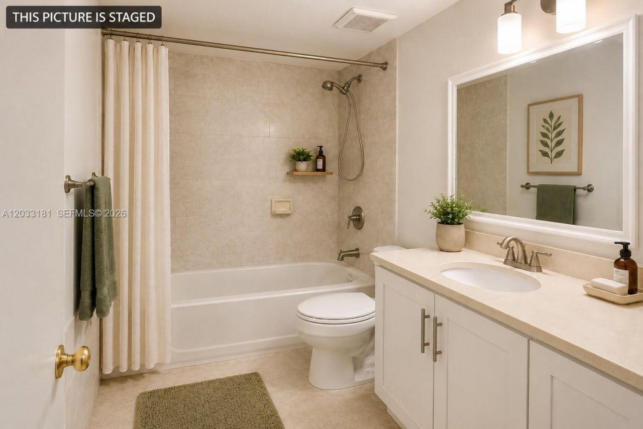 240 W Park Dr , Unit 205-4, Miami, FL 33172 Photo