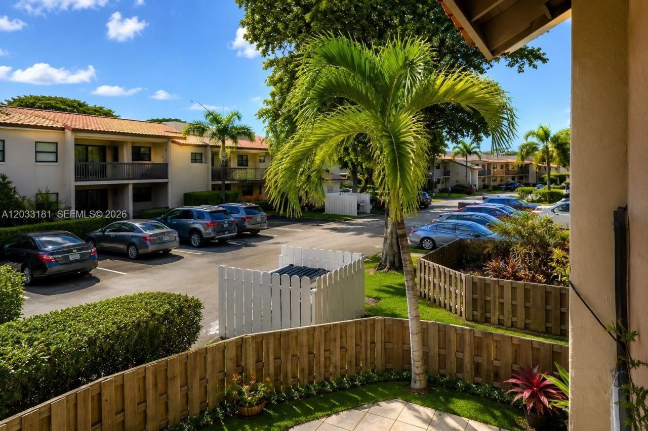 240 W Park Dr , Unit 205-4, Miami, FL 33172 Photo