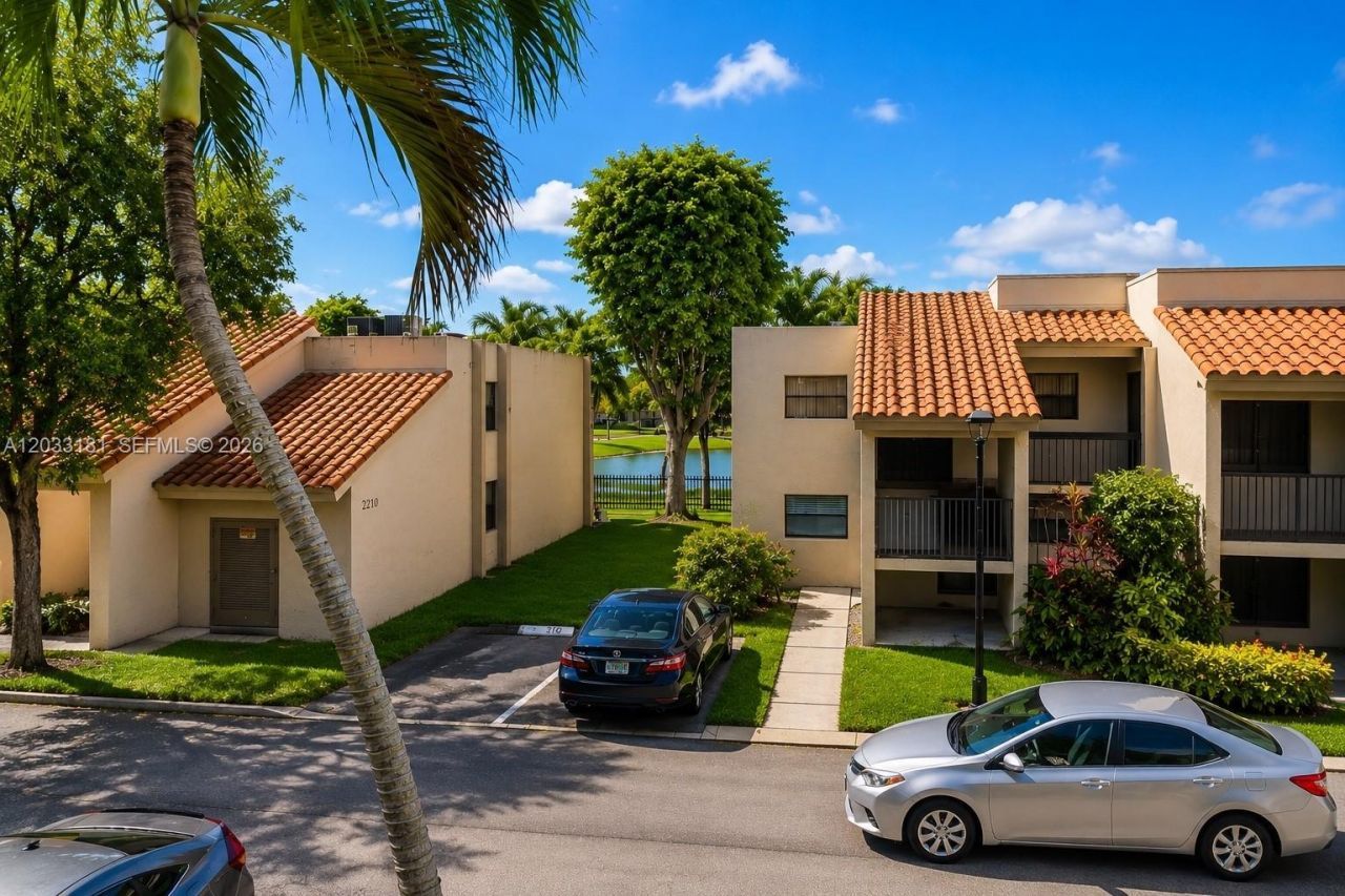 240 W Park Dr , Unit 205-4, Miami, FL 33172 Photo