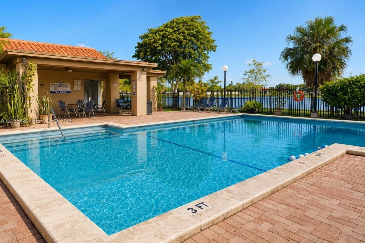 240 W Park Dr , Unit 205-4, Miami, FL 33172 Photo