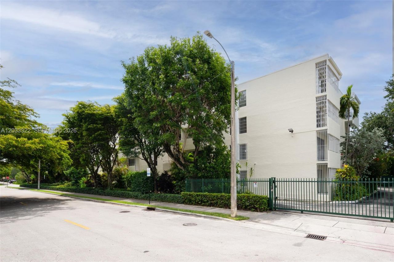 5838 SW 74 Ter , Unit 101, South Miami, FL 33143 Photo