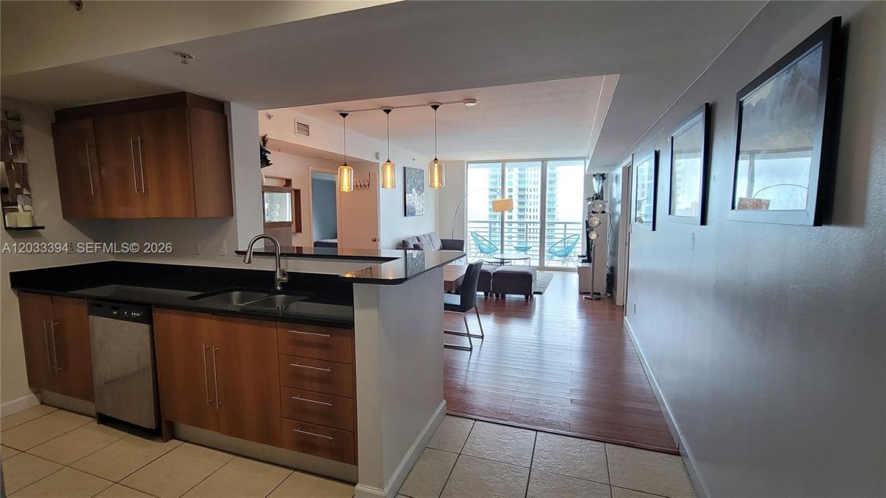 325 S Biscayne Blvd , Unit 3321, Miami, FL 33131 Photo