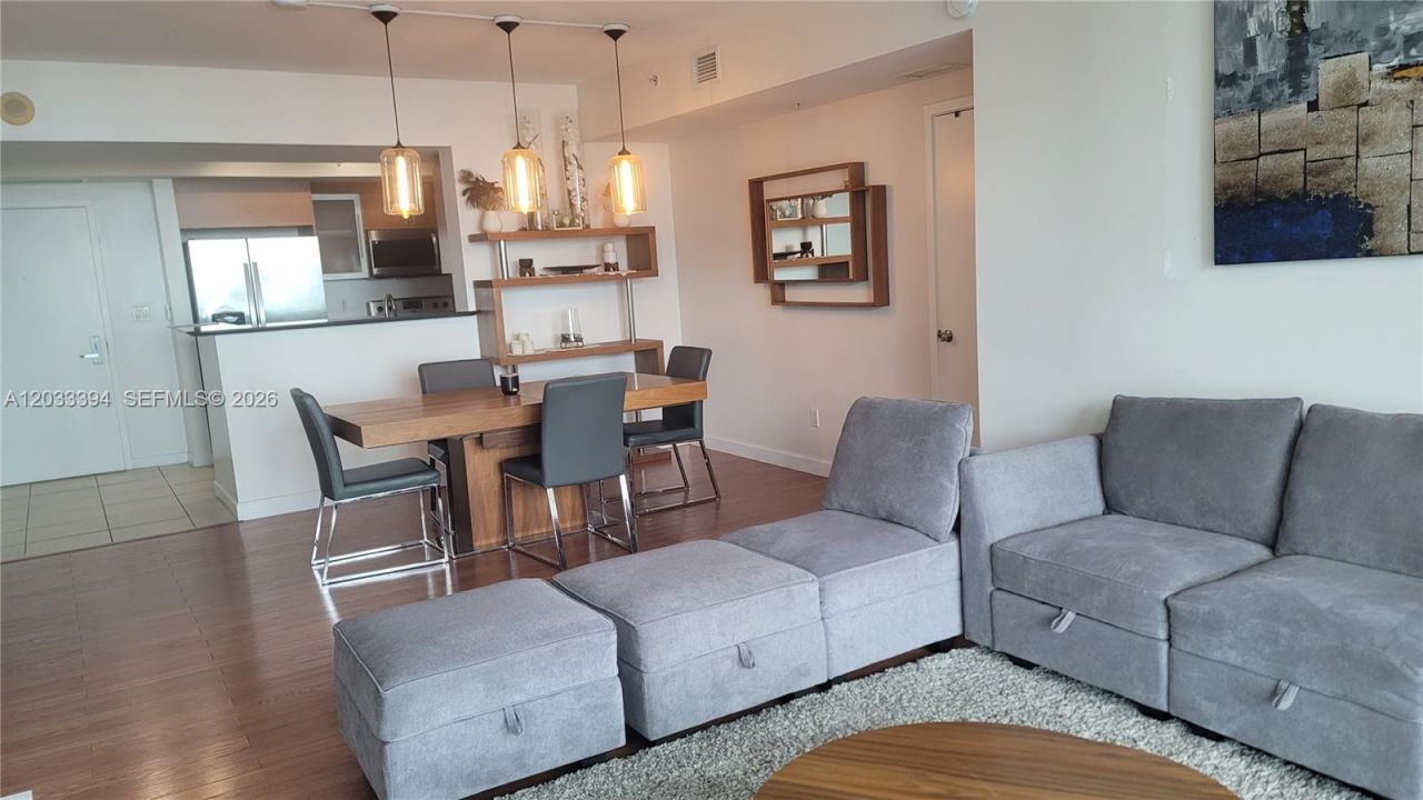 325 S Biscayne Blvd , Unit 3321, Miami, FL 33131 Photo