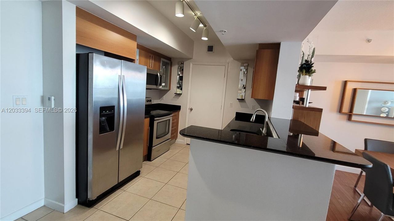 325 S Biscayne Blvd , Unit 3321, Miami, FL 33131 Photo