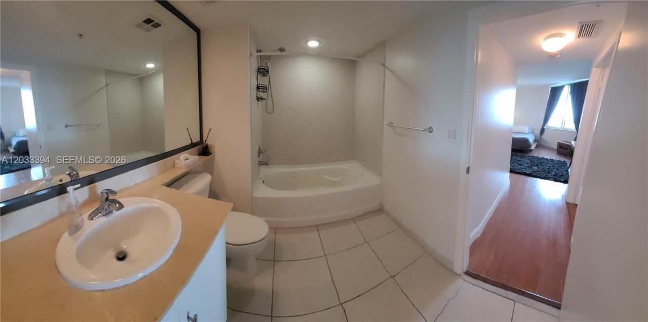 325 S Biscayne Blvd , Unit 3321, Miami, FL 33131 Photo