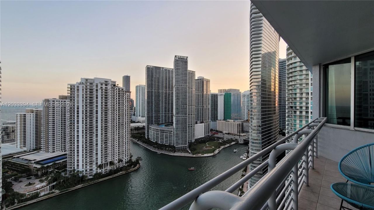 325 S Biscayne Blvd , Unit 3321, Miami, FL 33131 Photo