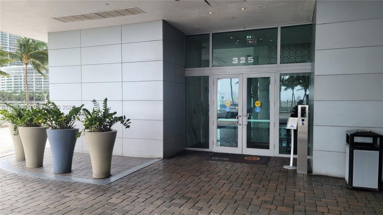 325 S Biscayne Blvd , Unit 3321, Miami, FL 33131 Photo