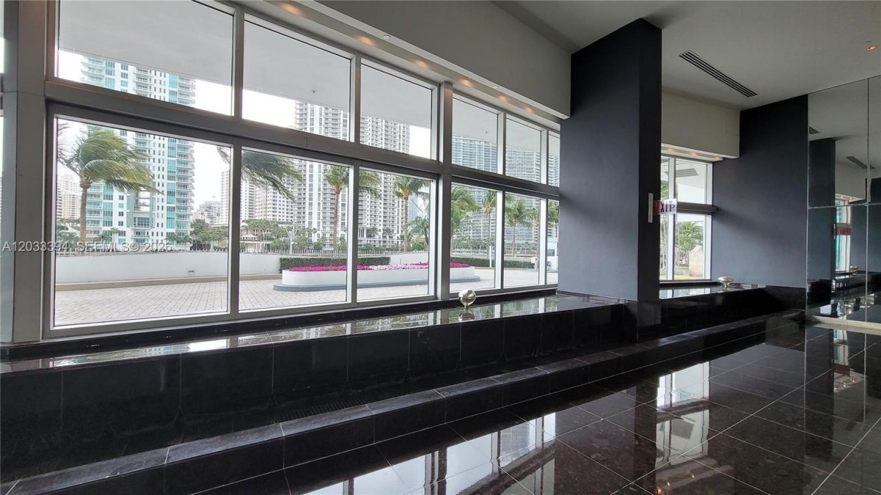 325 S Biscayne Blvd , Unit 3321, Miami, FL 33131 Photo