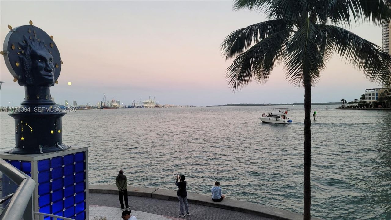 325 S Biscayne Blvd , Unit 3321, Miami, FL 33131 Photo