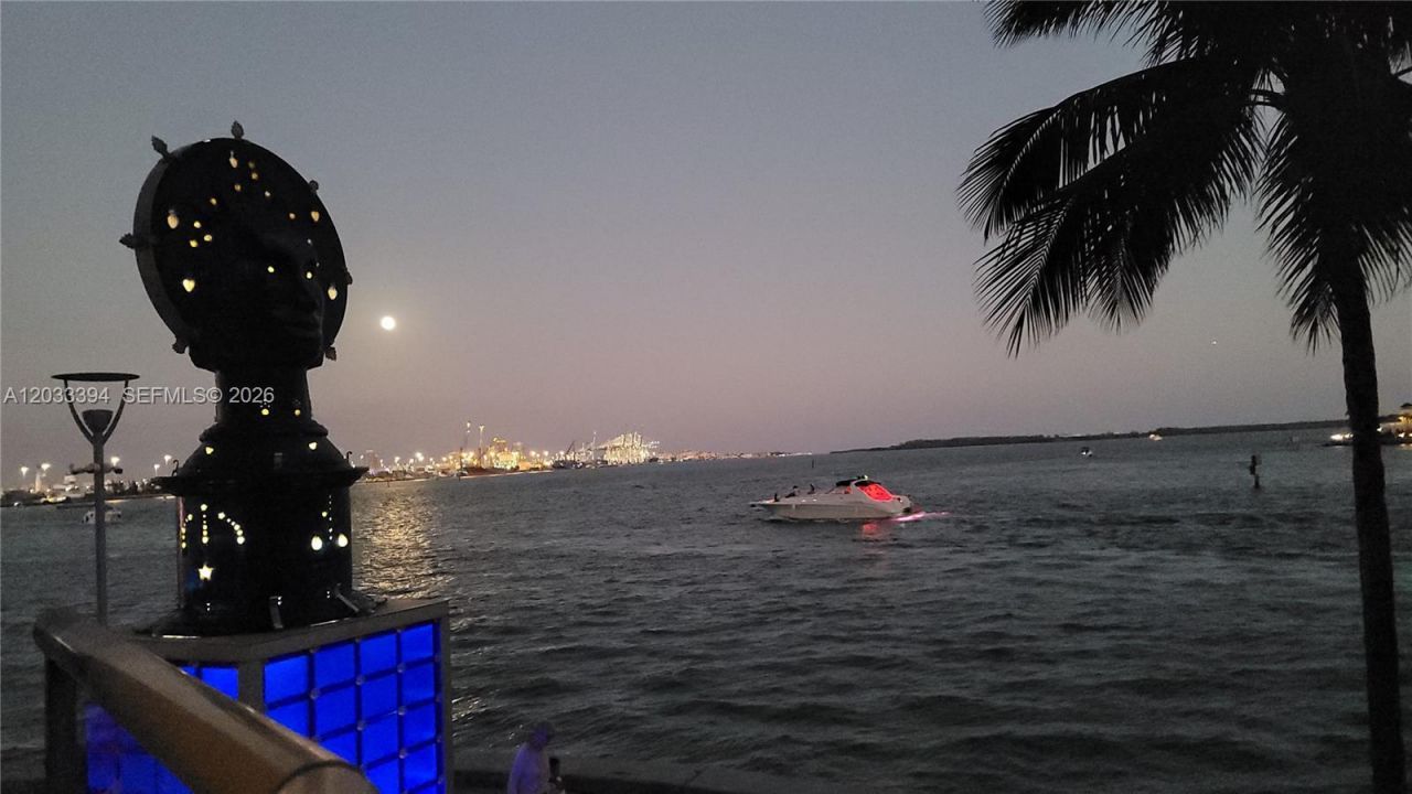 325 S Biscayne Blvd , Unit 3321, Miami, FL 33131 Photo