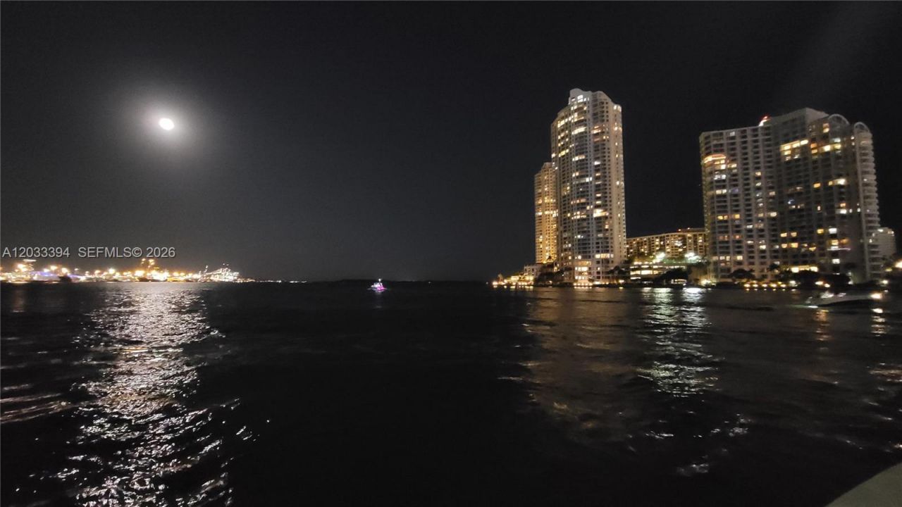 325 S Biscayne Blvd , Unit 3321, Miami, FL 33131 Photo