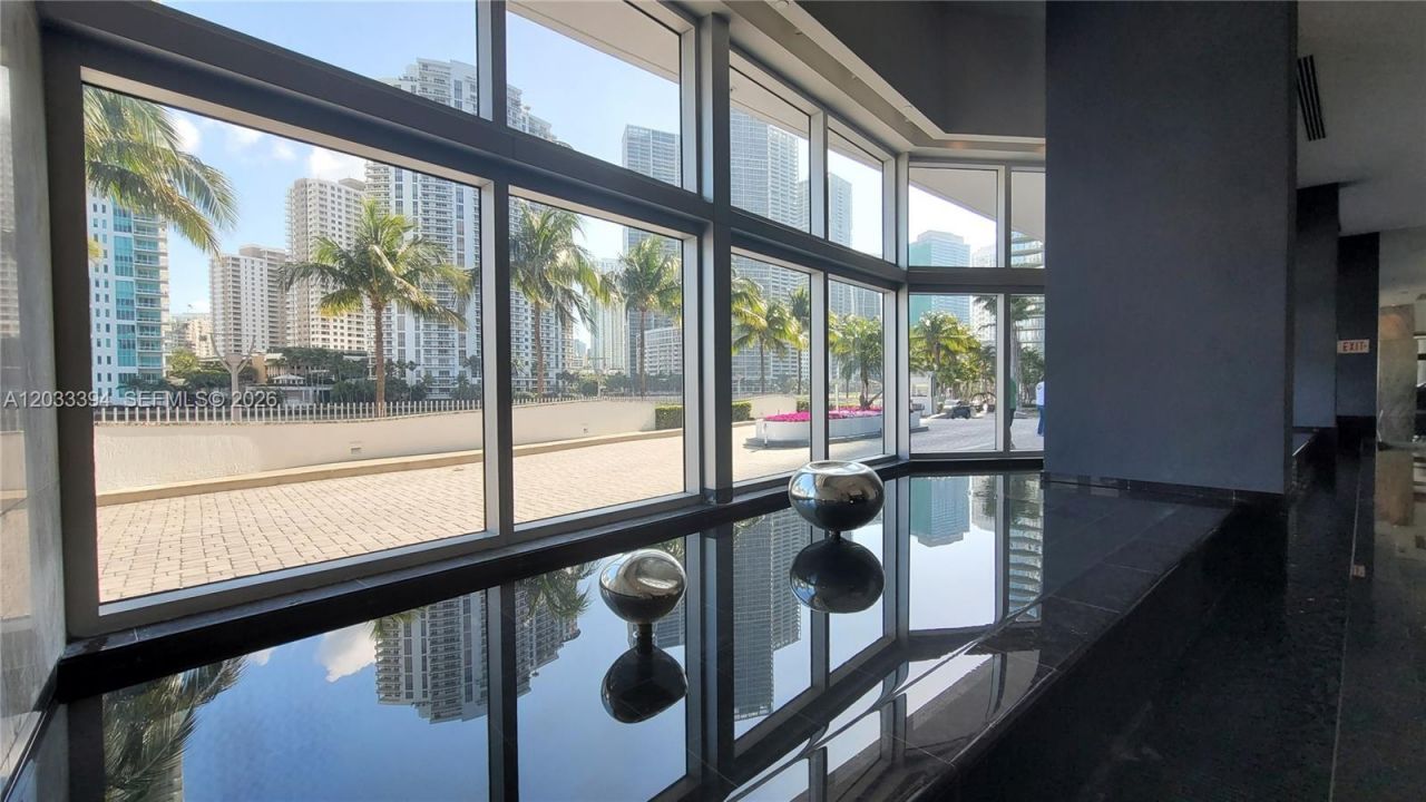 325 S Biscayne Blvd , Unit 3321, Miami, FL 33131 Photo