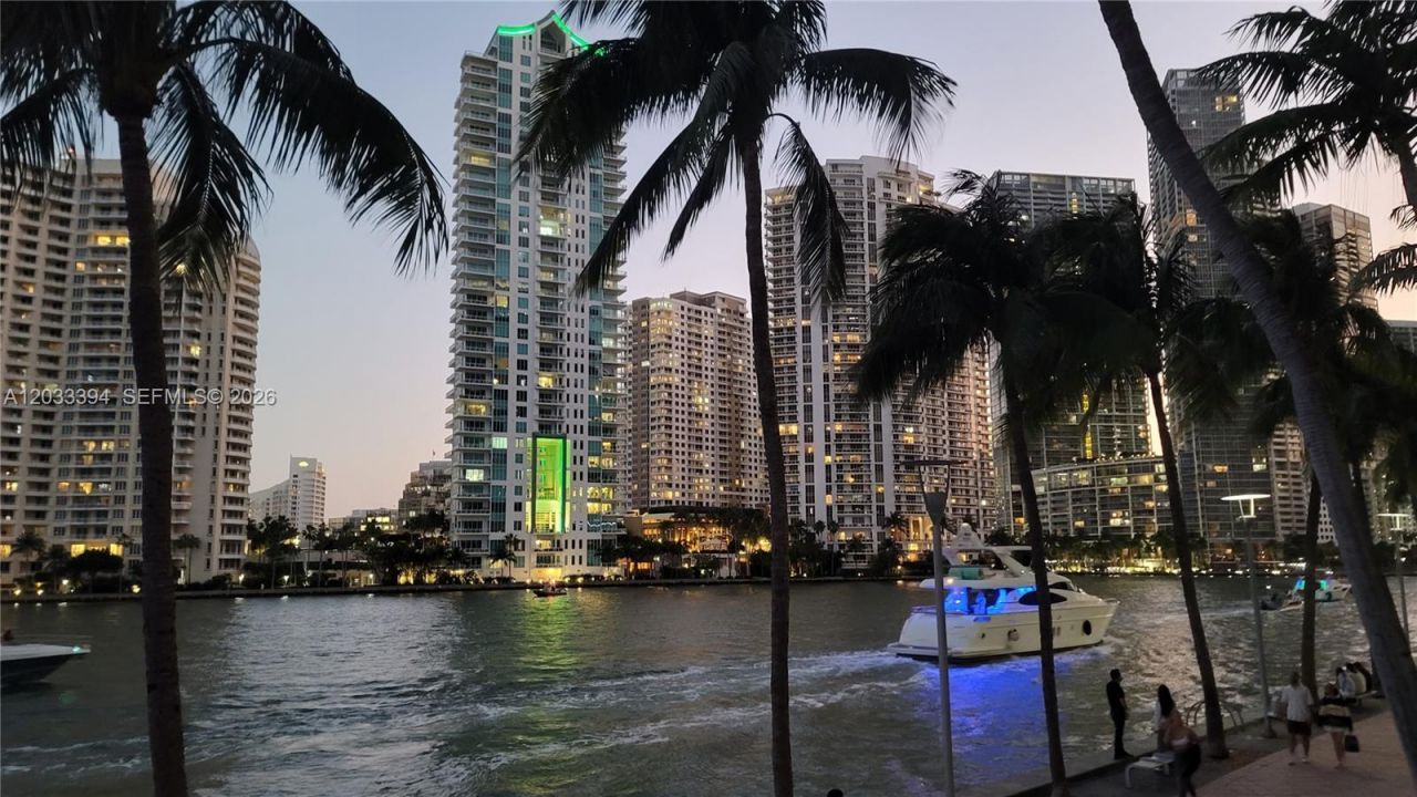 325 S Biscayne Blvd , Unit 3321, Miami, FL 33131 Photo
