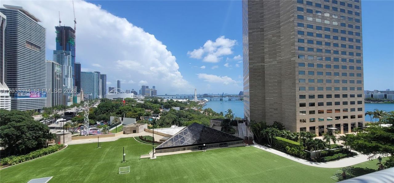 325 S Biscayne Blvd, Unit 3321, Miami, FL 33131 Photo