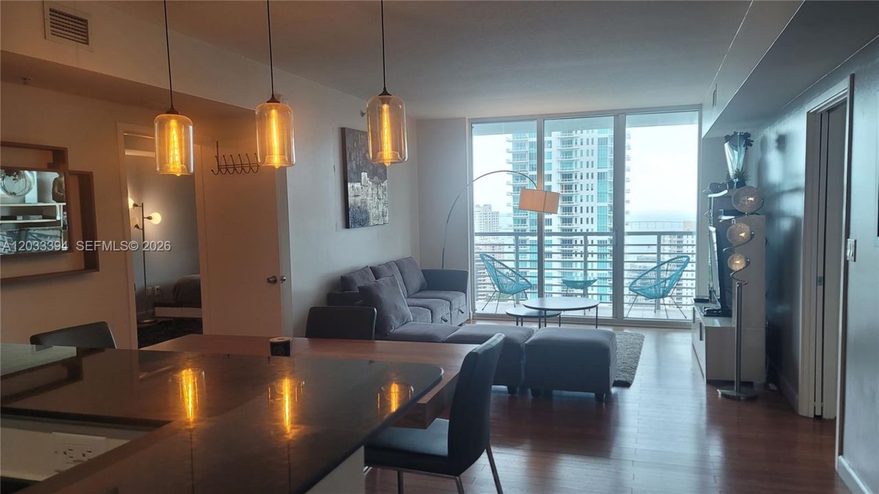 325 S Biscayne Blvd , Unit 3321, Miami, FL 33131 Photo